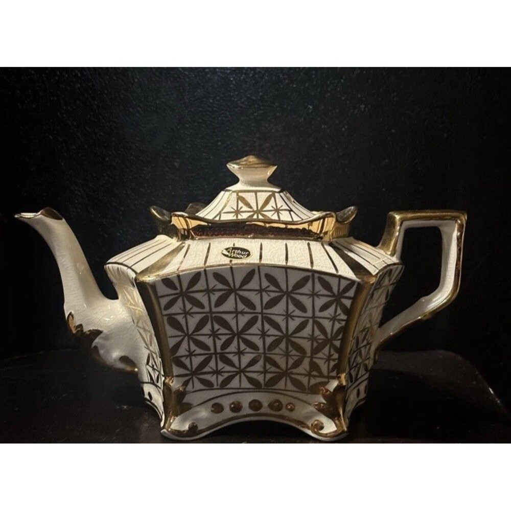 (#48) Arthur Wood Monarch,Gold Tea Pot, England Made, Vintage